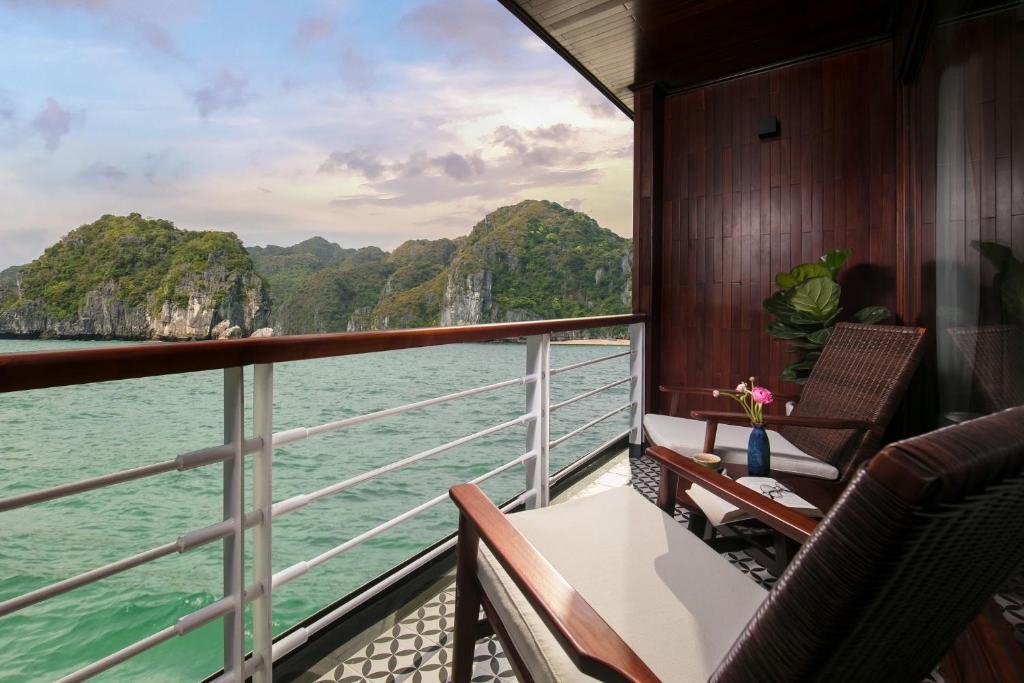 Heritage Cruises Binh Chuan & Legacy Yen Tu 3 Days 2 Nights