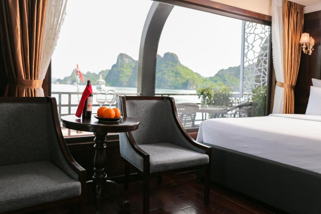 LA PANDORA CRUISES 2 DAYS 1 NIGHT