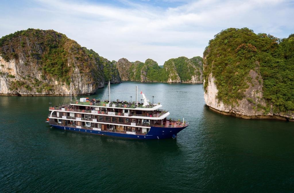 LA PANDORA CRUISES 2 DAYS 1 NIGHT