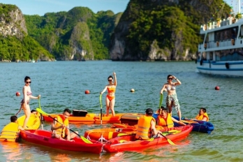 8 - HOUR ITINERARY TO EXPLORE HA LONG BAY {SUNG SOT – KAYAKING – TITOP}