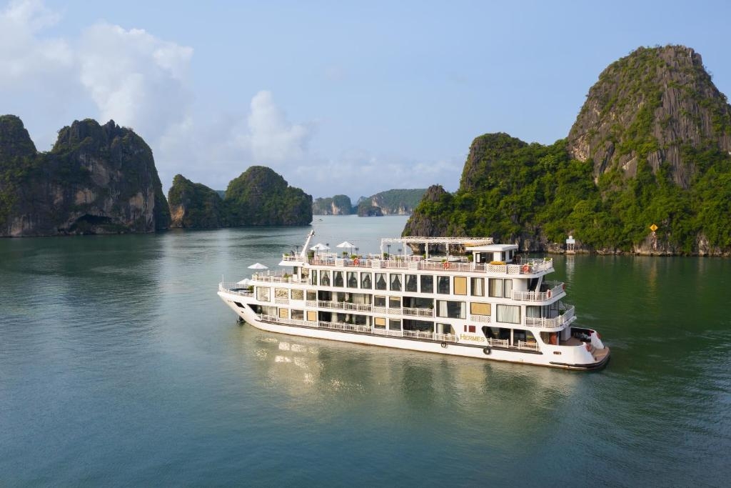 2 Days 1 Night Itinerary on Hermes Cruises