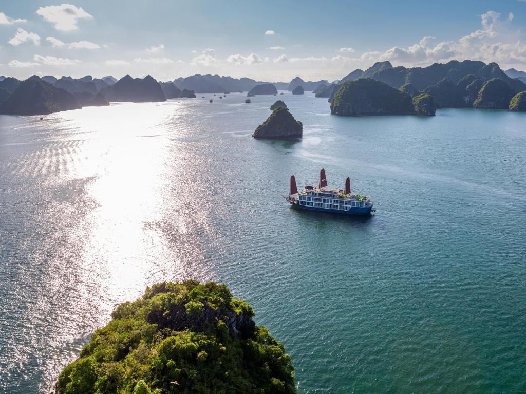 03 DAYS 02 NIGHTS EXPLORING HA LONG BAY & LAN HA BAY