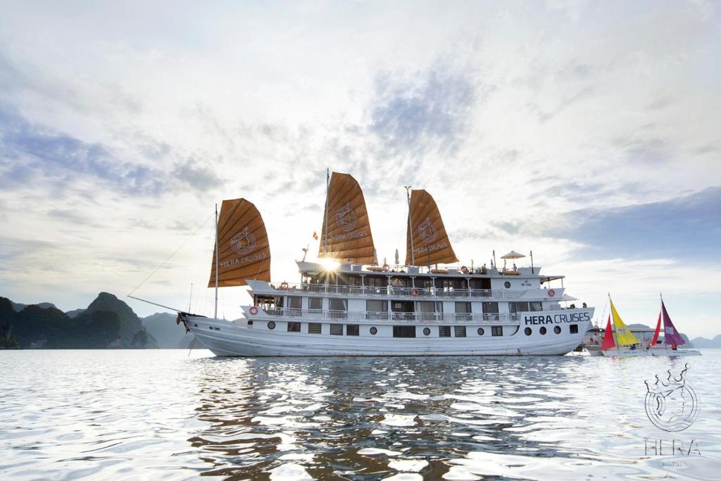 HERA SPLENDID PRIVATE DAY CRUISE