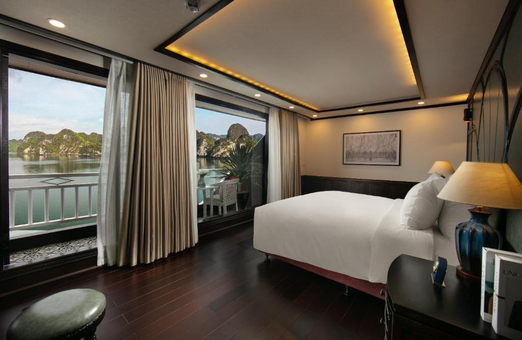 Halong Bay 3 Days 2 Nights (1 Night on Hermes Cruises, 1 Night at Halong Hotel)