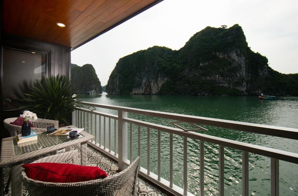 Halong Bay 3 Days 2 Nights (1 Night on Hermes Cruises, 1 Night at Halong Hotel)