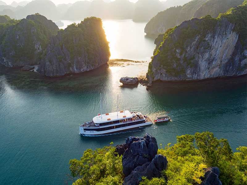 1 Day: Halong Bay + Lan Ha Bay (Luxurious Cruise with 7-Hours)