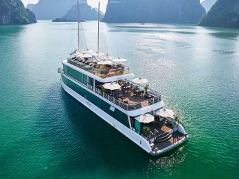 1 Day: Halong Bay + Lan Ha Bay (Luxurious Cruise with 7-Hours)