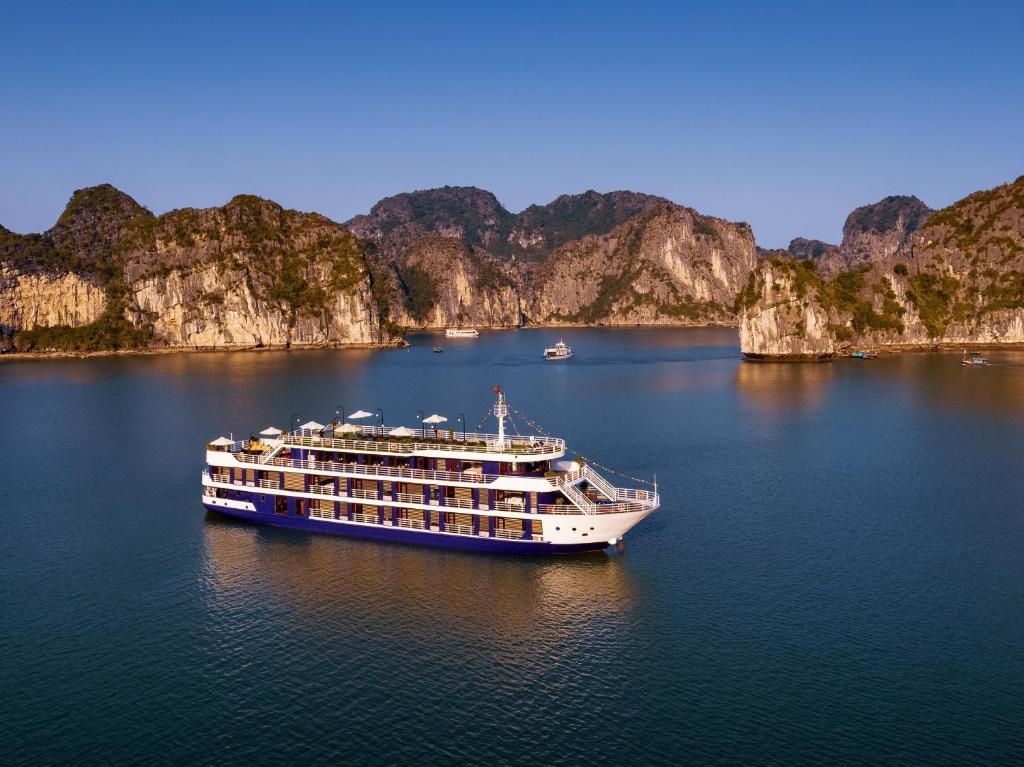 Dragon Bay Cruise 2 Days 1 Night