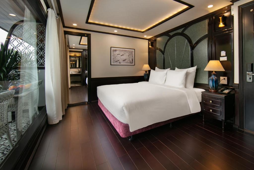 Halong Bay 3 Days 2 Nights (1 Night on Hermes Cruises, 1 Night at Halong Hotel)