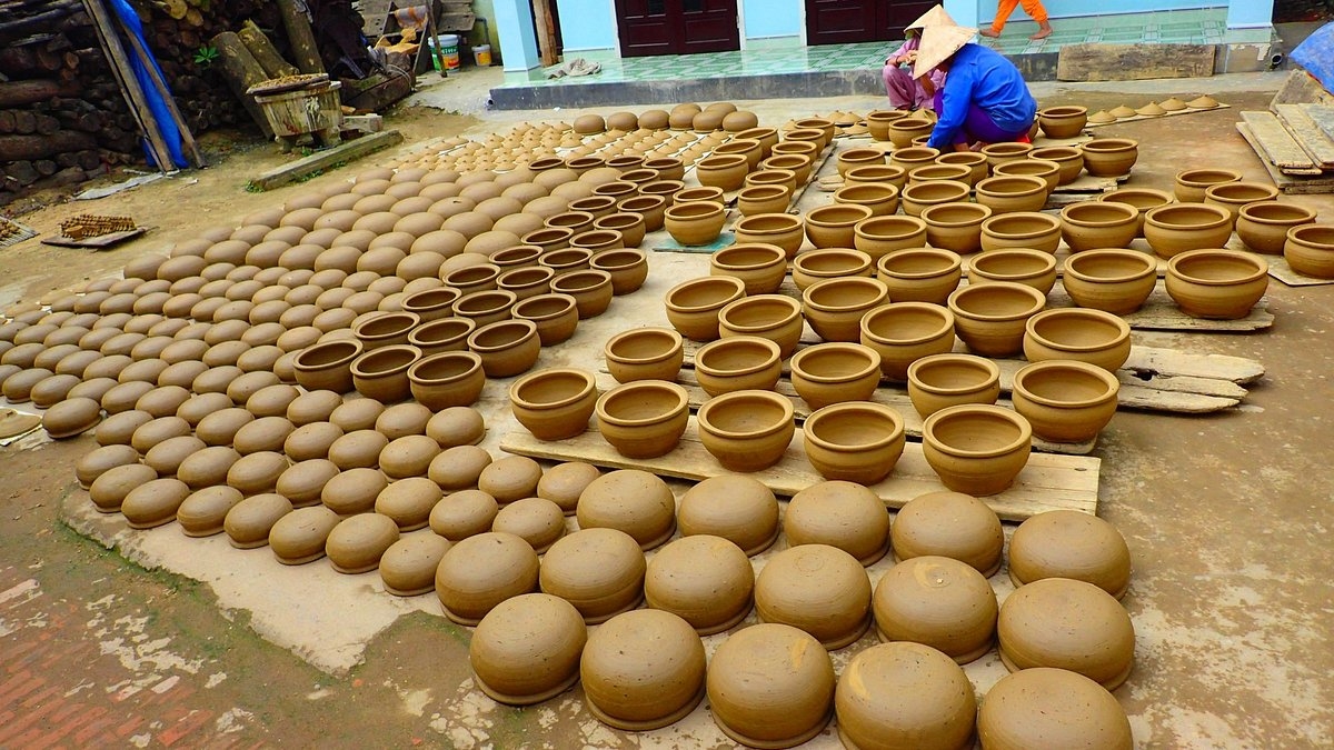 TRADITIONAL HANDICRAFT VILLAGES IN 1 TOUR (Thanh Ha Pottery - Kim Bong Carpentry - Tra Que Vegetable Villages)