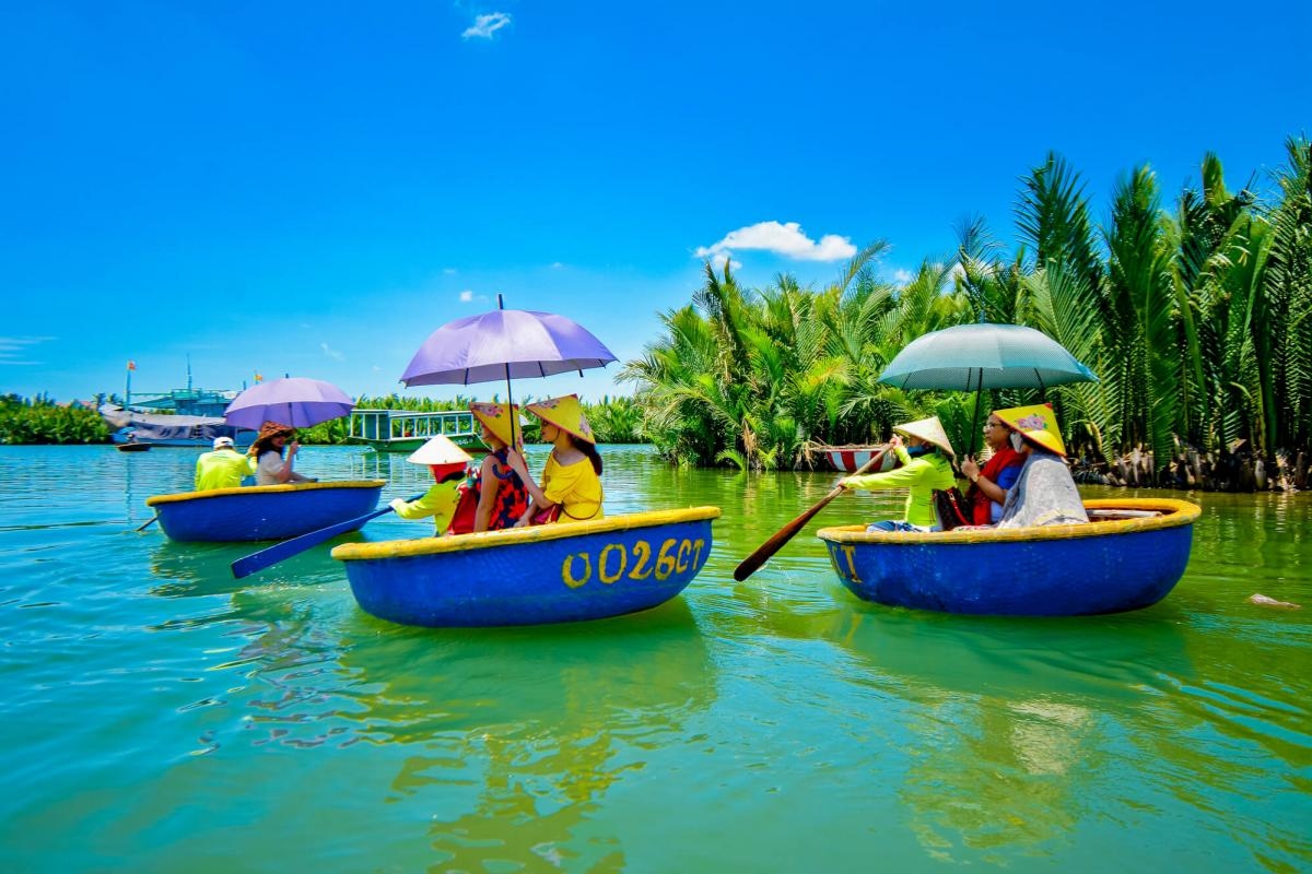 CAM THANH BASKET BOAT TOUR