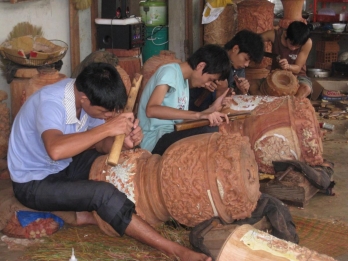 TRADITIONAL HANDICRAFT VILLAGES IN 1 TOUR (Thanh Ha Pottery - Kim Bong Carpentry - Tra Que Vegetable Villages)