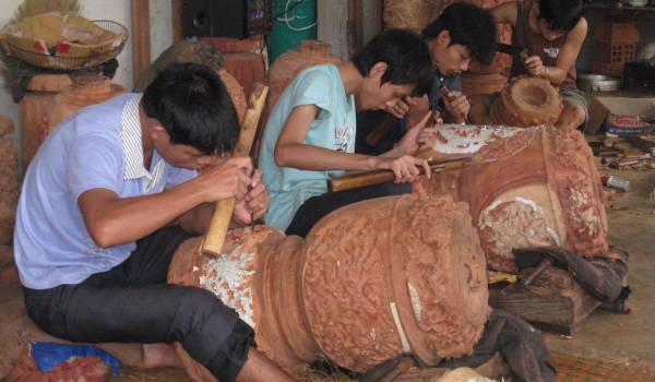 TRADITIONAL HANDICRAFT VILLAGES IN 1 TOUR (Thanh Ha Pottery - Kim Bong Carpentry - Tra Que Vegetable Villages)