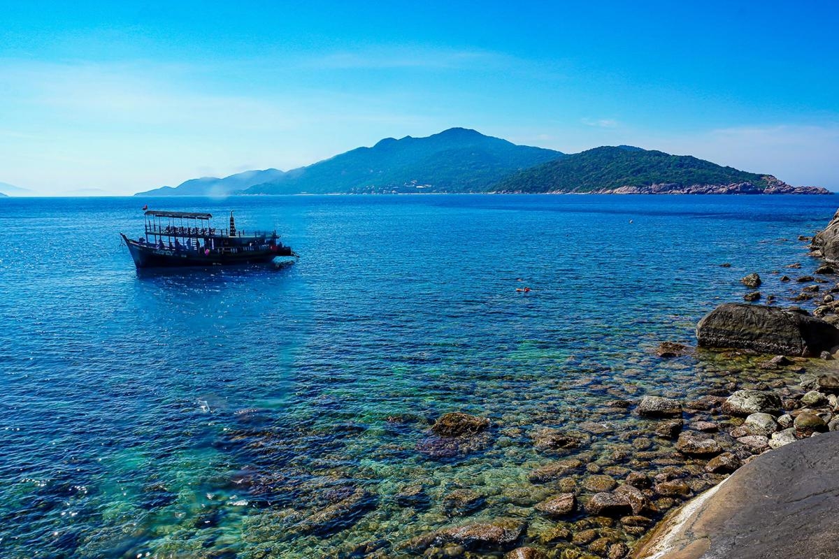 CHAM ISLAND SIGHTSEEING AND SNORKELING TOUR