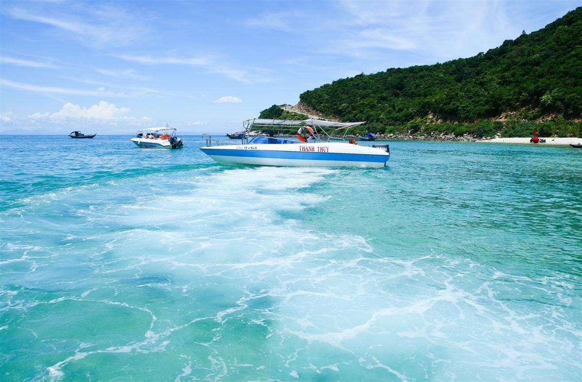 CHAM ISLAND SIGHTSEEING AND SNORKELING TOUR