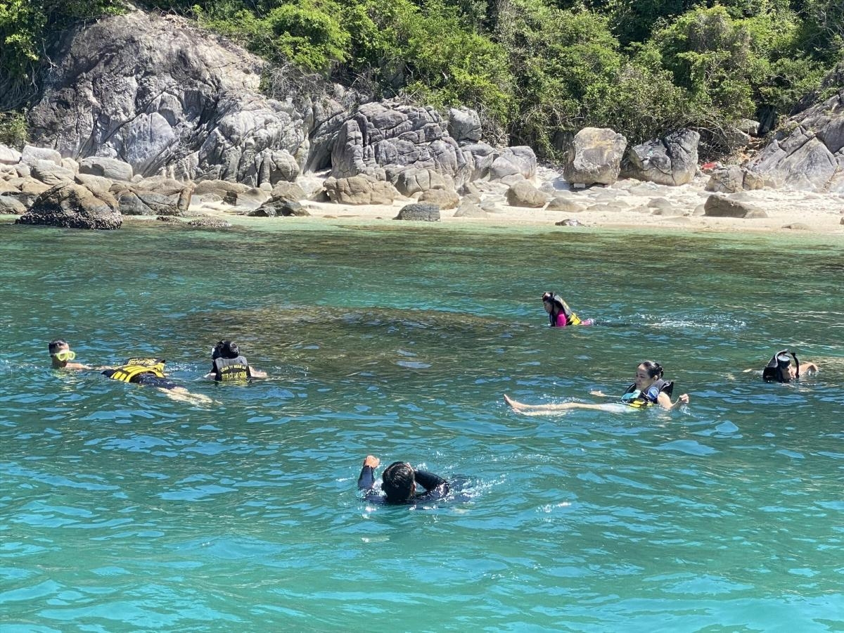 CHAM ISLAND SIGHTSEEING AND SNORKELING TOUR