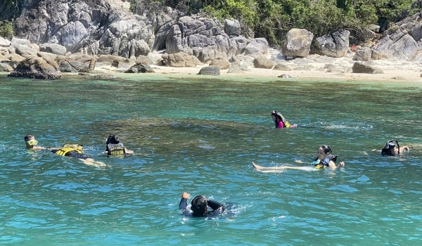 CHAM ISLAND SIGHTSEEING AND SNORKELING TOUR