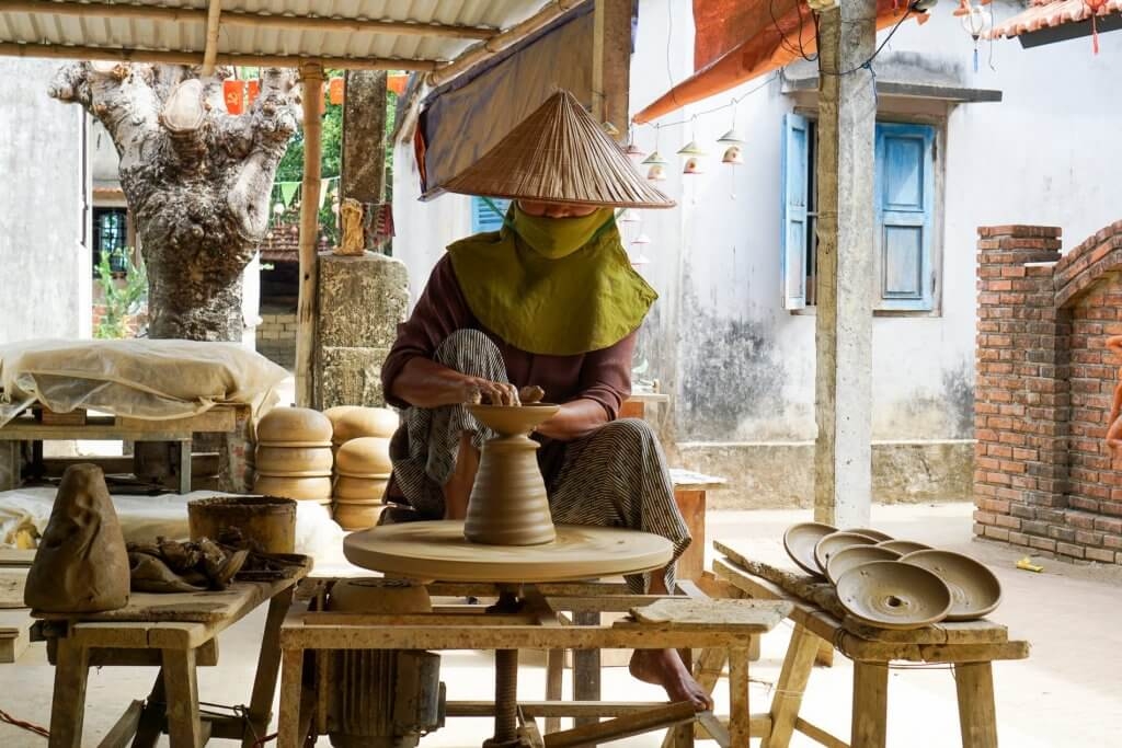 TRADITIONAL HANDICRAFT VILLAGES IN 1 TOUR (Thanh Ha Pottery - Kim Bong Carpentry - Tra Que Vegetable Villages)