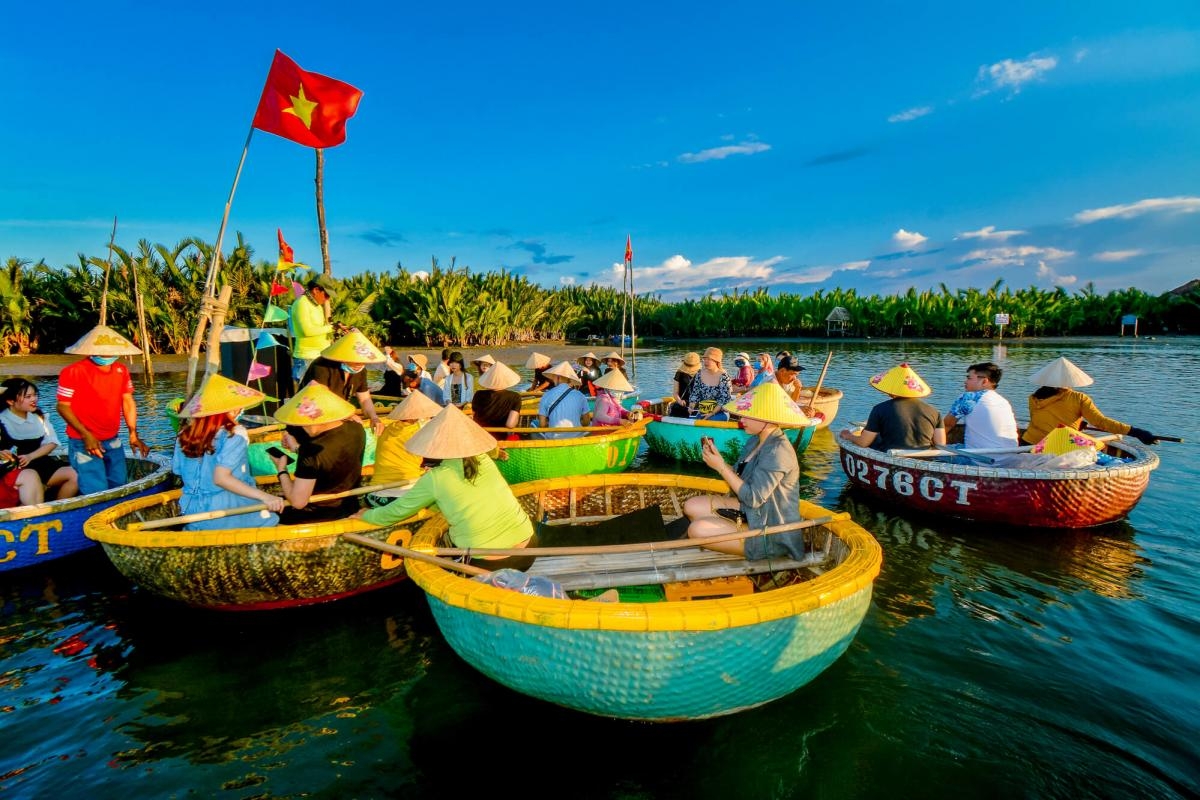 CAM THANH BASKET BOAT TOUR