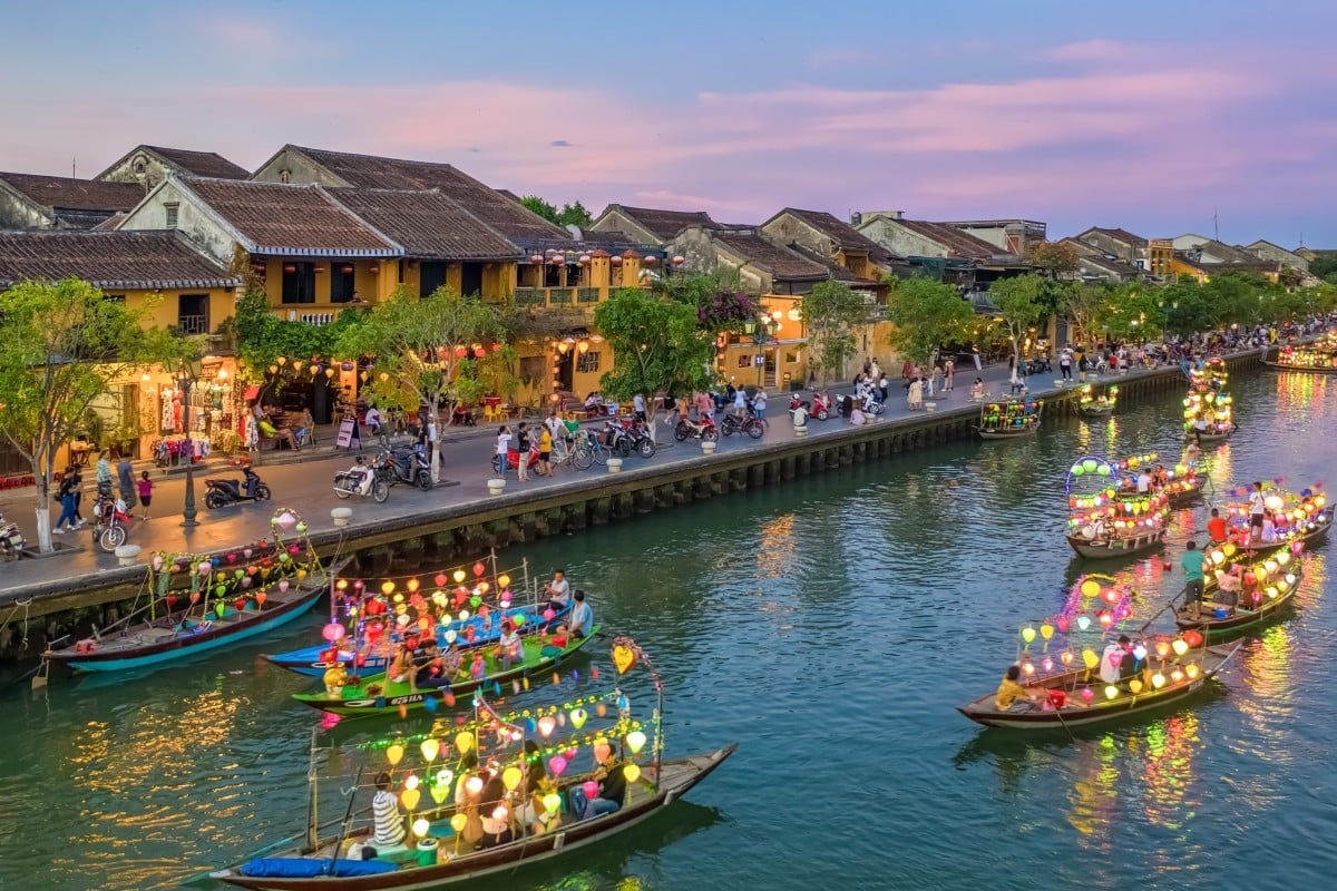 HOI AN CITY TOUR – BOAT RIDE – DROP FLOWER LANTERN