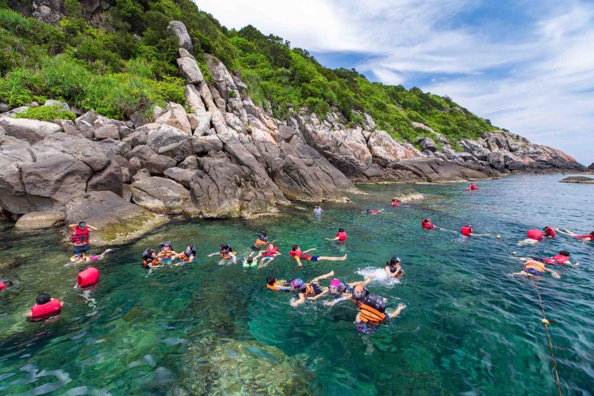 CHAM ISLAND SIGHTSEEING AND SNORKELING TOUR