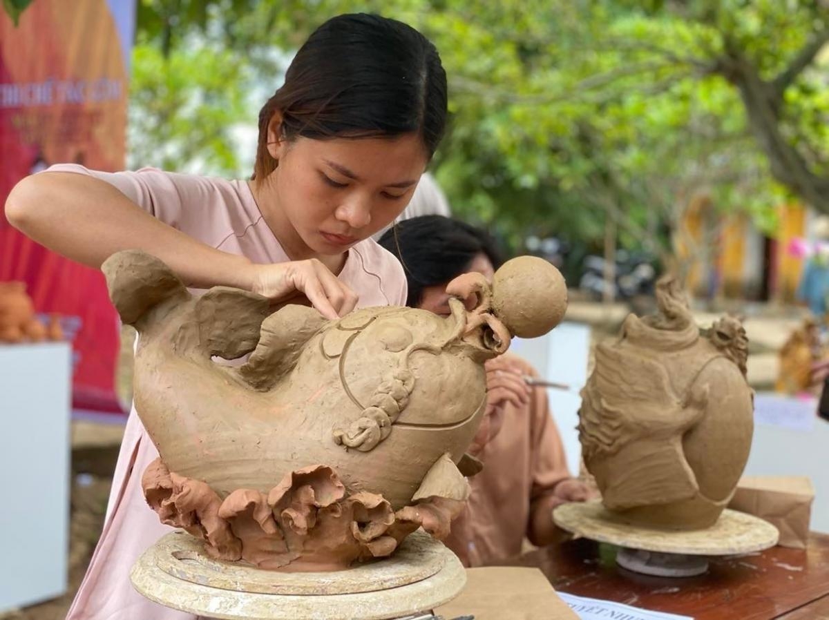 TRADITIONAL HANDICRAFT VILLAGES IN 1 TOUR (Thanh Ha Pottery - Kim Bong Carpentry - Tra Que Vegetable Villages)