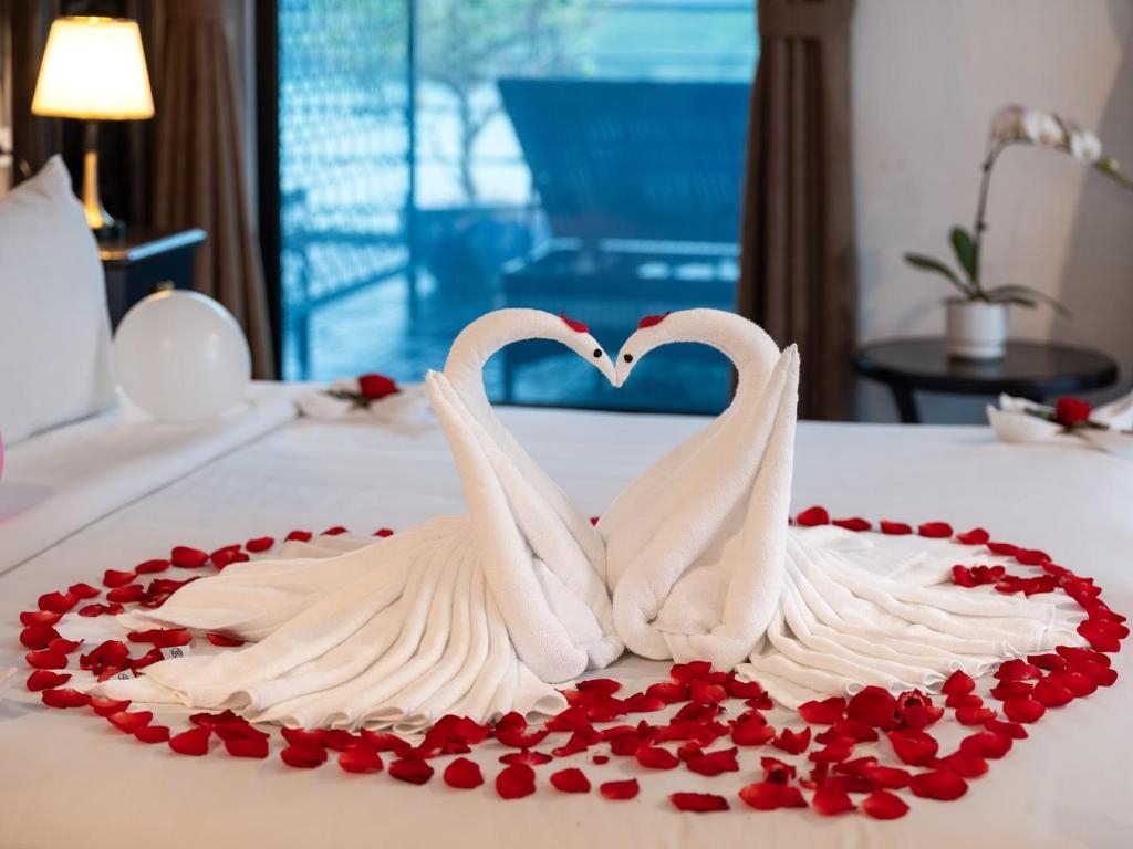 Discovery Halong bay – Lan Ha bay 2days/ 1night ON BOAT {Velar of the Seas}